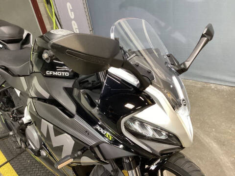 2022 CFMoto 300SS
