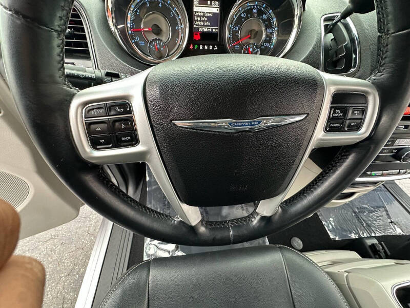 2016 Chrysler Town and Country Touring