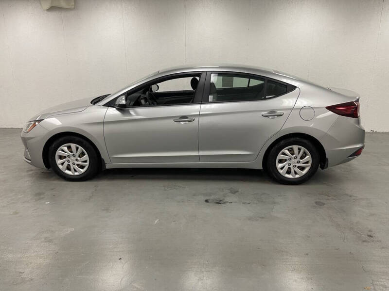 Used 2020 Hyundai Elantra SE with VIN 5NPD74LFXLH552620 for sale in Celina, OH