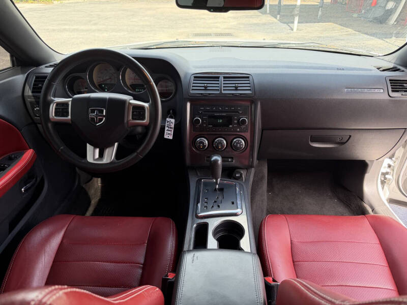 2013 Dodge Challenger SXT Plus
