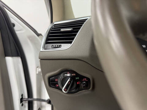 2011 Audi Q5 2.0T quattro Premium Plus