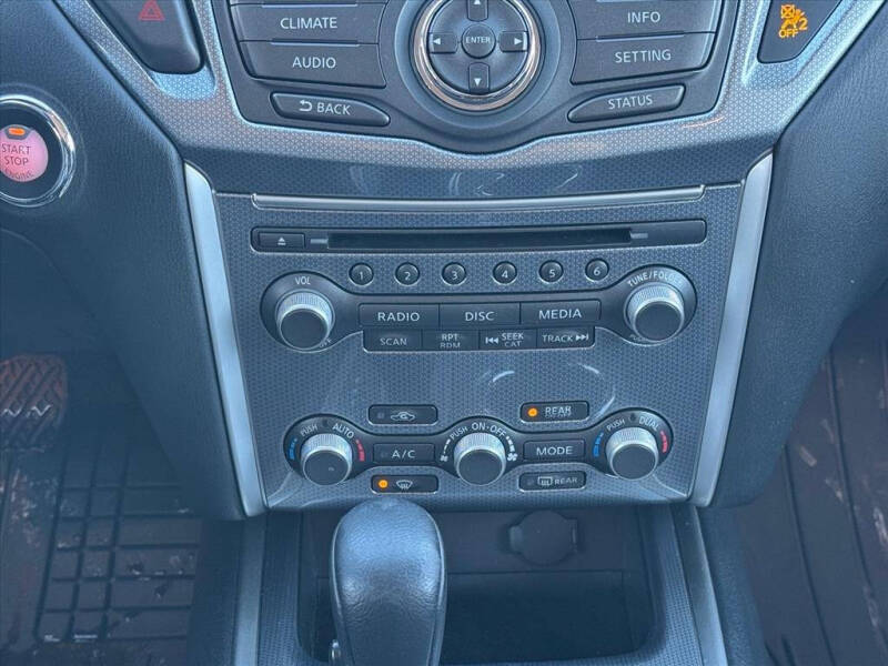 2017 Nissan Pathfinder SL