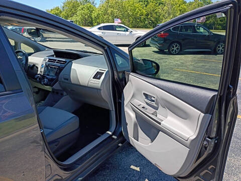 2015 Toyota Prius v Five