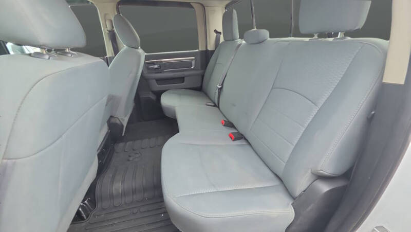 2017 RAM 1500 SLT