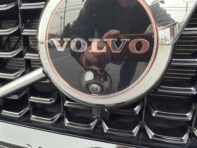 2024 Volvo XC60 B5 Plus Dark Theme