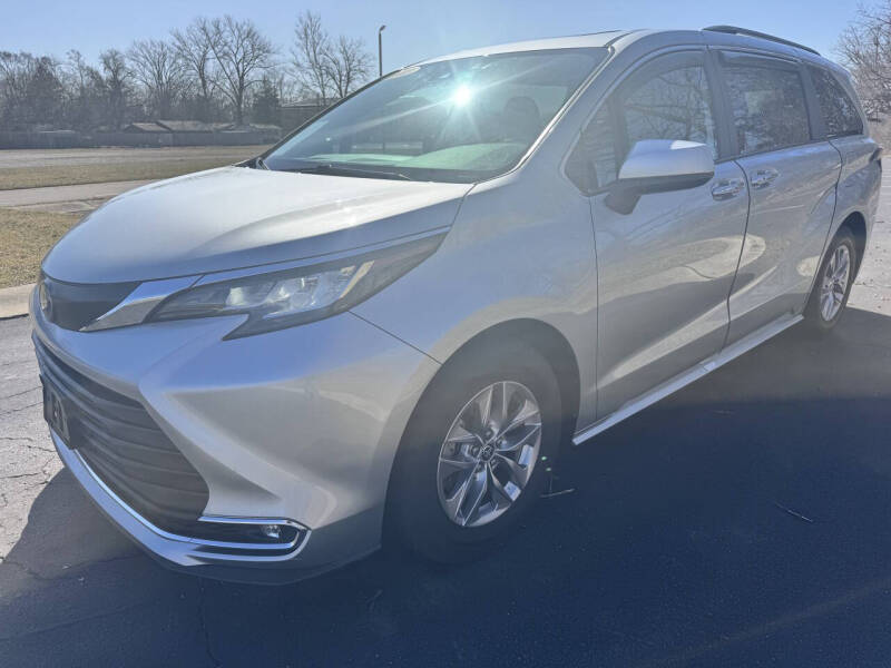 2022 Toyota Sienna for sale at Lulu Cars in Indianapolis IN