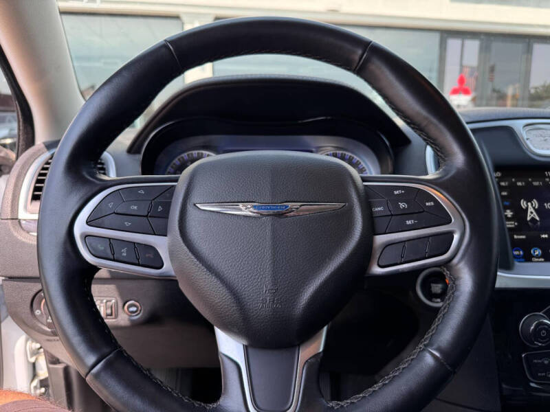 2022 Chrysler 300 Touring L