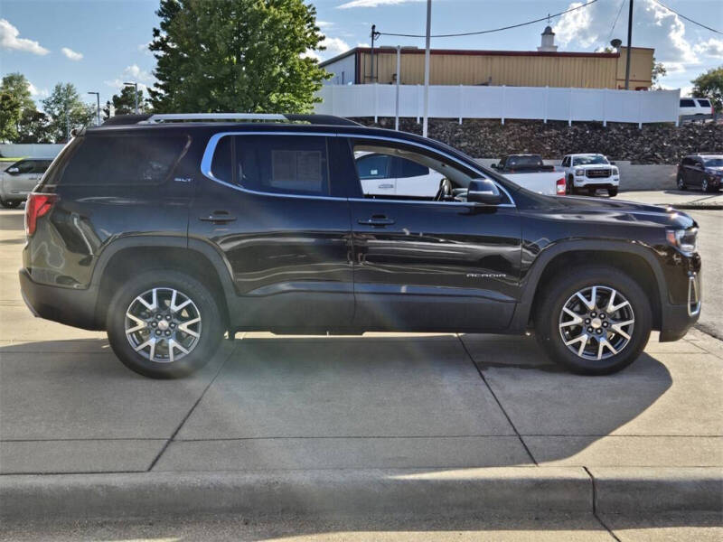 2023 GMC Acadia SLT