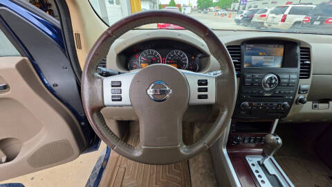2012 Nissan Pathfinder LE