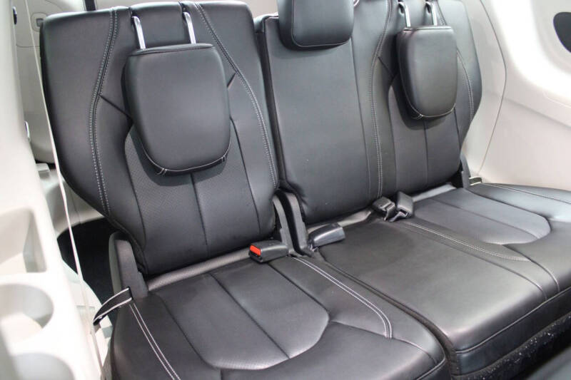 2024 Chrysler Pacifica Plug-In Hybrid Select