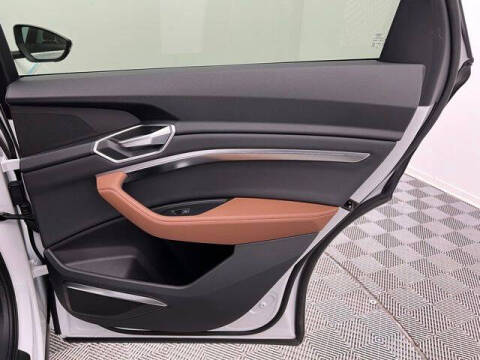 2021 Audi e-tron quattro Premium Plus