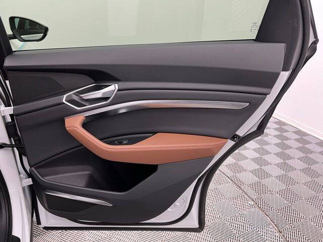 2021 Audi e-tron quattro Premium Plus