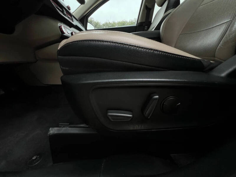 2020 Ford Escape Hybrid Titanium