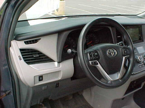 2015 Toyota Sienna LE 8-Passenger
