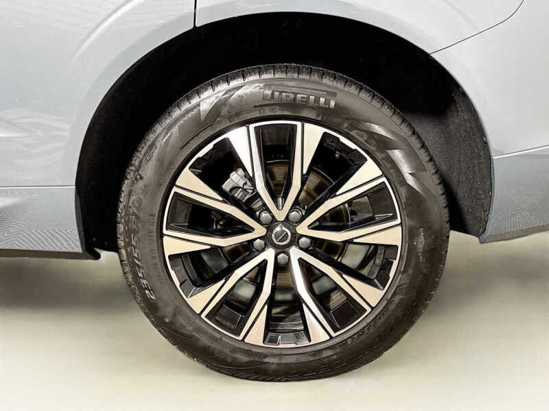 2023 Volvo XC60 B5 Plus Dark Theme