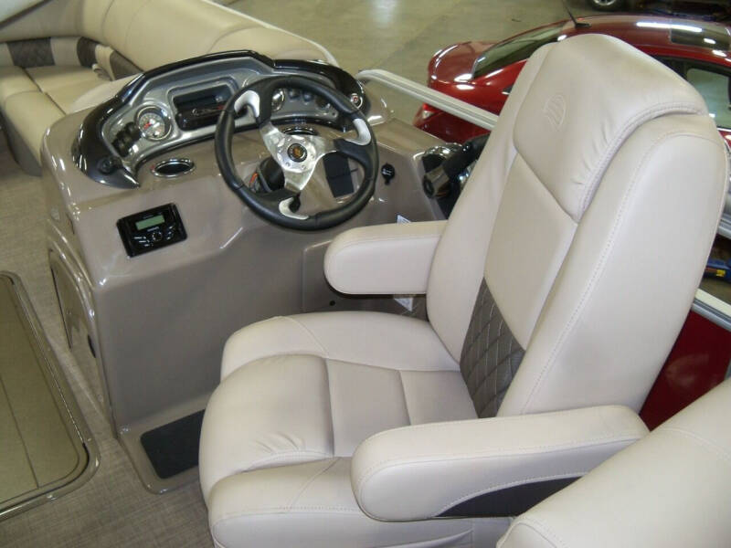 2023 Sun Tracker Party Barge 22 XP3