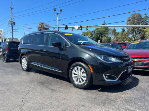 2018 Chrysler Pacifica for sale at WOLF'S ELITE AUTOS in Wilmington DE