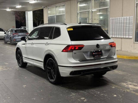 2022 Volkswagen Tiguan SE R-Line Black
