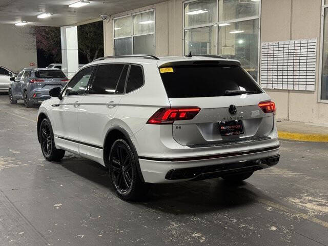 2022 Volkswagen Tiguan SE R-Line Black