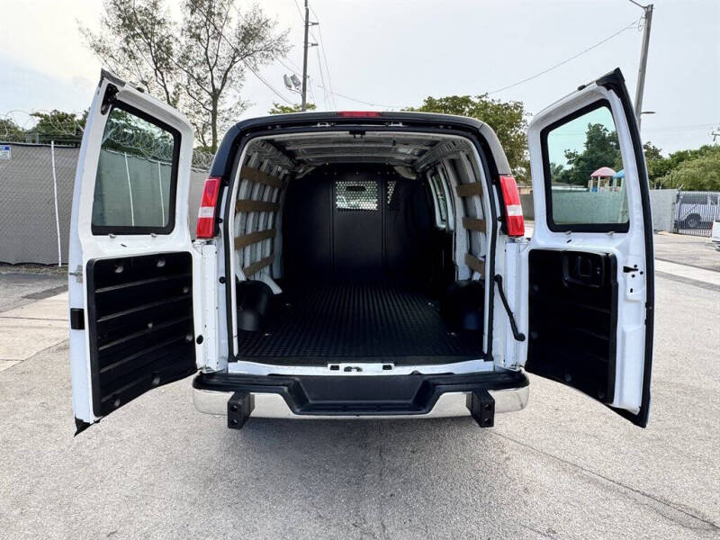 2023 Chevrolet Express 2500