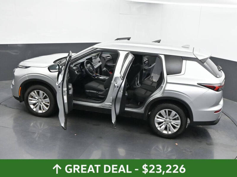 2025 Mitsubishi Outlander ES