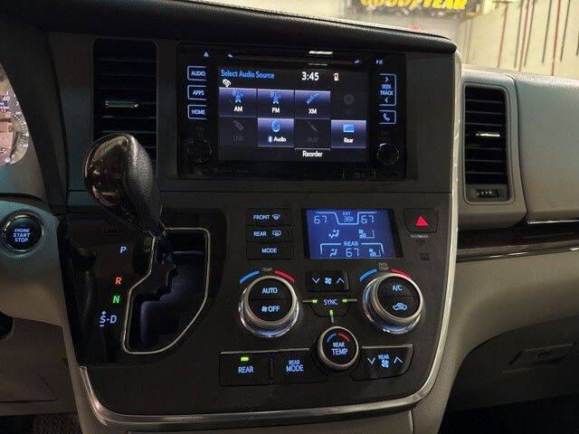 2017 Toyota Sienna XLE Premium 8-Passenger