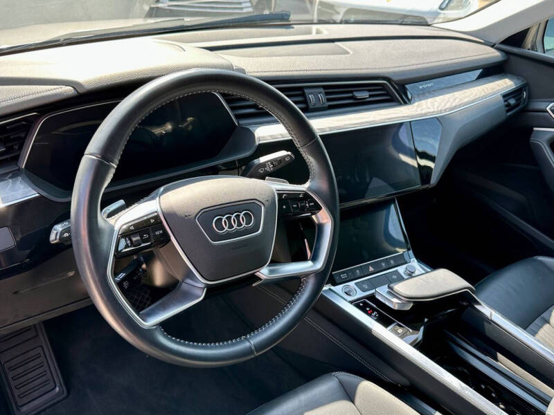 2021 Audi e-tron quattro Premium