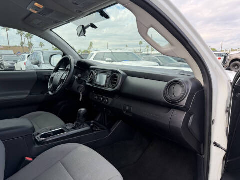 2017 Toyota Tacoma SR