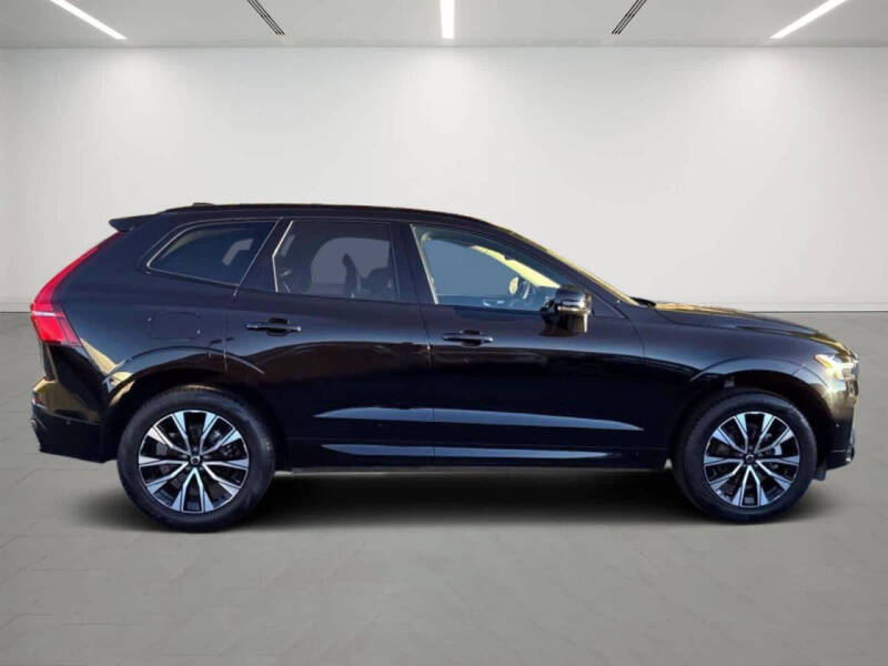 2025 Volvo XC60 B5 Plus Dark Theme