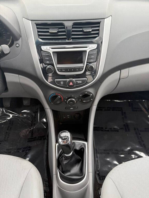 2014 Hyundai Accent SE