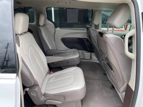 2017 Chrysler Pacifica Touring-L Plus