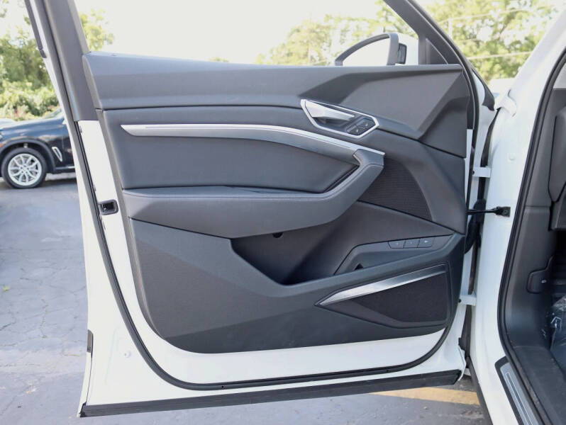 2019 Audi e-tron quattro Premium Plus