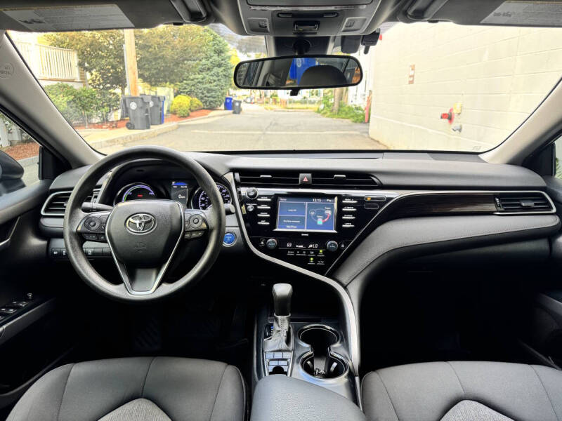 2020 Toyota Camry Hybrid LE