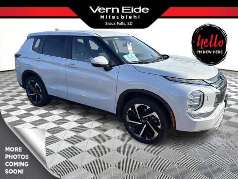 2023 Mitsubishi Outlander SE