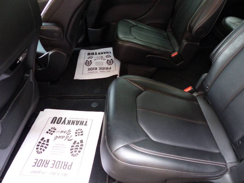 2025 Chrysler Pacifica Select