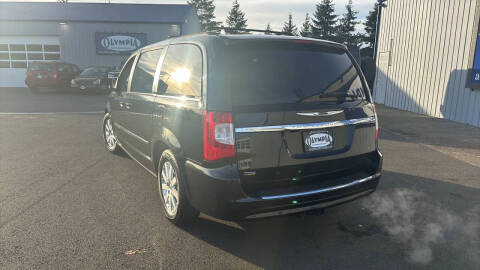 2016 Chrysler Town and Country Touring