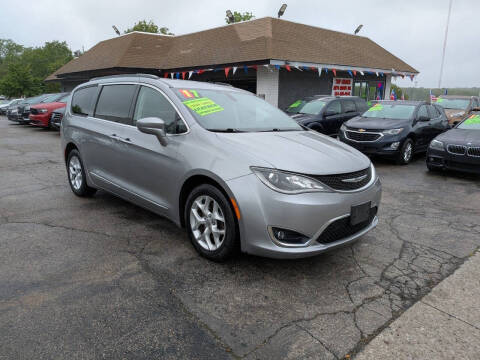2017 Chrysler Pacifica Touring-L