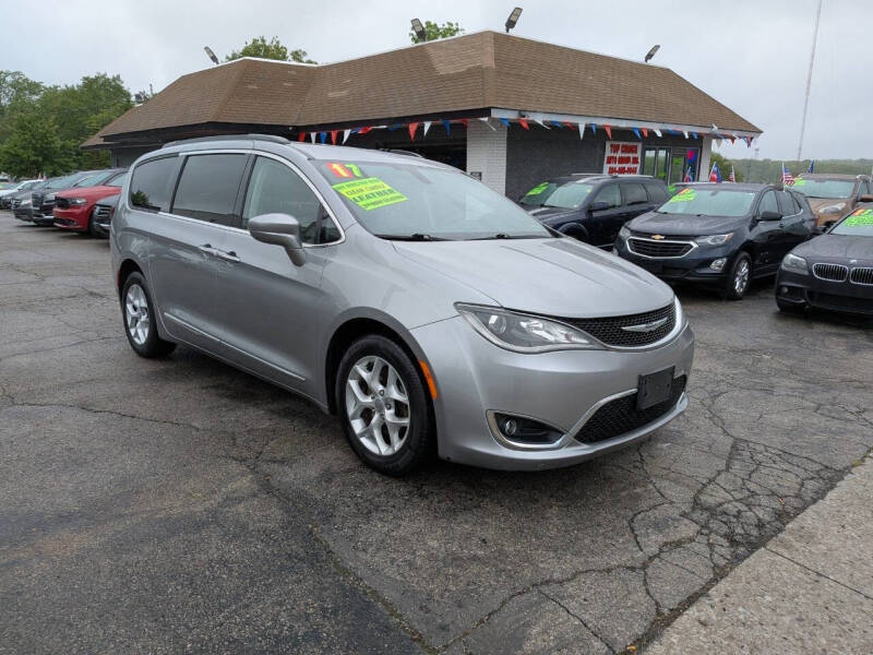 2017 Chrysler Pacifica Touring-L