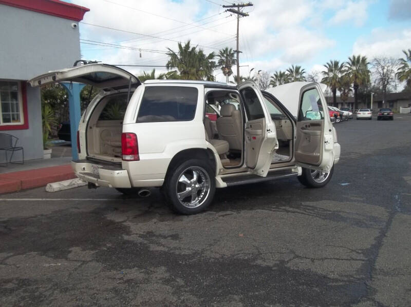 2004 Cadillac Escalade Base photo 54