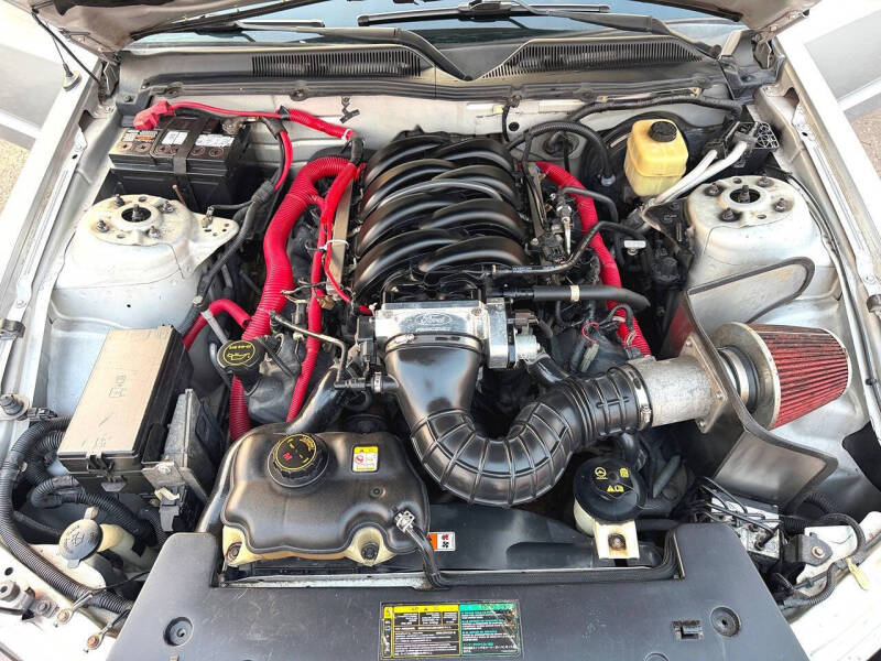 2005 Ford Mustang GT Deluxe