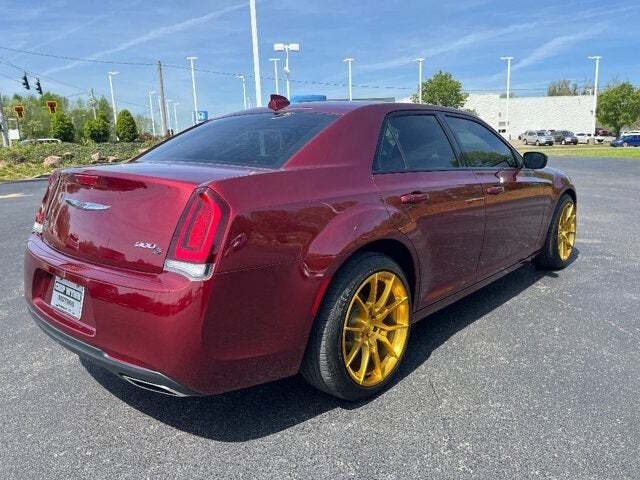 2020 Chrysler 300 14
