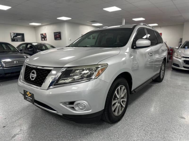 2013 Nissan Pathfinder SV photo 2