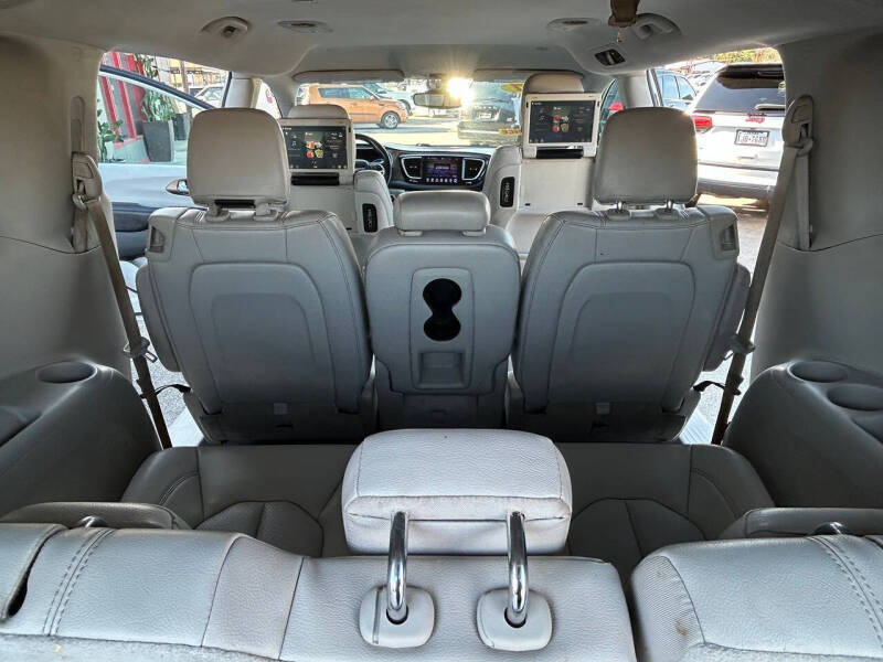 2017 Chrysler Pacifica Touring-L Plus