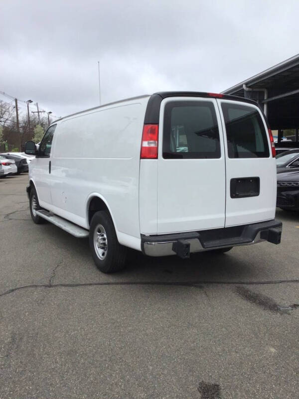 2024 Chevrolet Express 2500