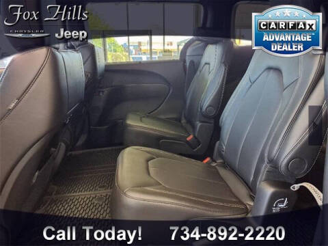 2025 Chrysler Pacifica Select