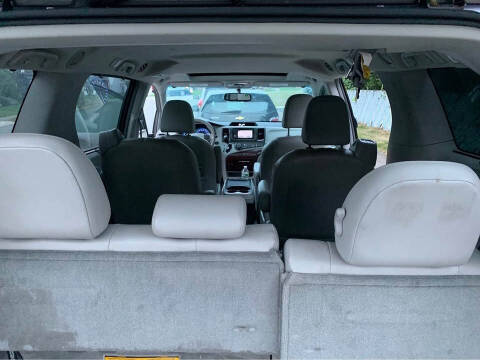 2014 Toyota Sienna XLE 7-Passenger