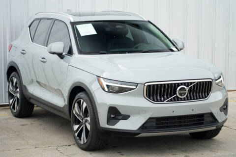 2024 Volvo XC40 B5 Plus Bright Theme