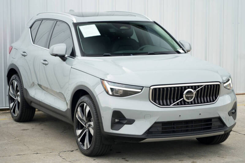 2024 Volvo XC40 B5 Plus Bright Theme