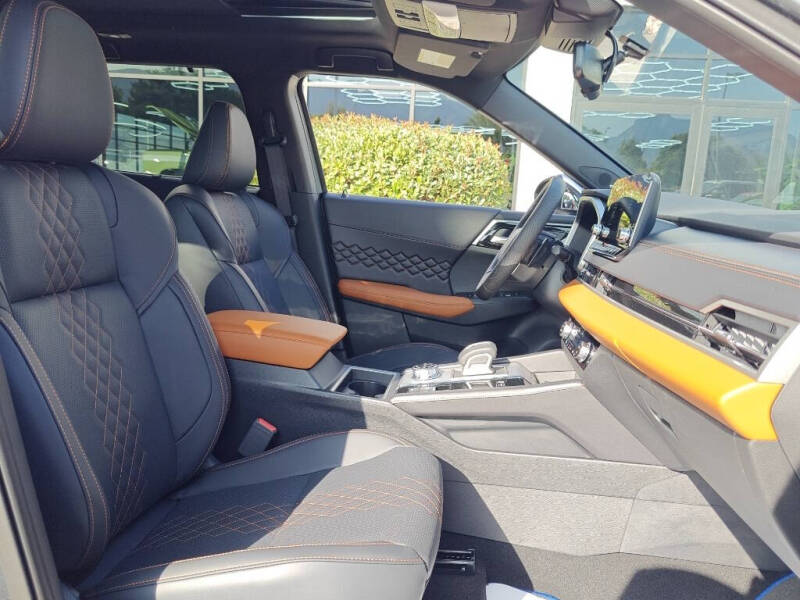 2025 Mitsubishi Outlander PHEV SEL