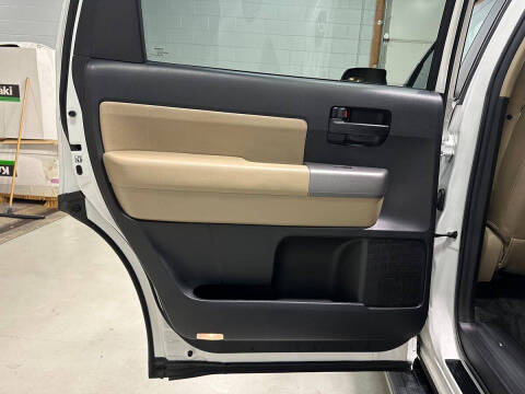 2016 Toyota Sequoia SR5